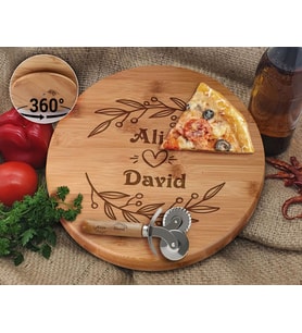BK Gift Kişiye Özel İsimli Bambu Ahşap Döner Tablalı Pizza Tahtası-10, Pizza Kesme Tahtası Seti, Şarküteri Tahtası, Servis Tepsisi, Ahşap Tabak, Eve Taşınma Hediyesi