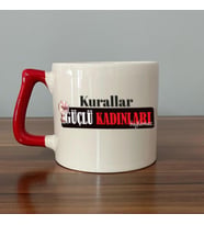 Kurallar Güçlü Kadınları Bağlamaz Baskılı Kadınlar Günü Kırmızı Kulplu D Kupa