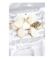 Mey İthalat® Pirinç Gold Renk Beyaz Tüllü Lotus Kadın Küpe
