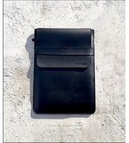Kişiye Özel İsimli Laptop Kılıfı MacBook Pro Air  13’ 14’ 15' inç Notebook Vegan Suni Deri Çanta (Siyah)