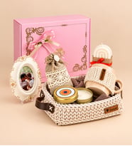 Ng Gifts Kişiye Özel Fotoğraflı Çerçeveli El Emeği Örgü Sepette Krem Hediye Seti