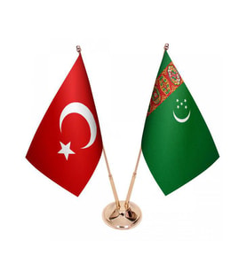 Masa Üstü Türkmenistan Bayrağı Türk Bayrağı İkili Pirinç Direk Masa Bayrak Seti