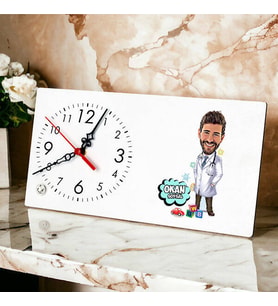 Erkek Çocuk Doktoru Karikatürlü Şık Masa Saati