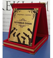 KIRMIZI KADİFE PLAKET