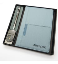 Signator® Codex  N276 Kişiye Özel Defterli Set - İsme Özel Gri Kalem + İsme Özel Açık Mavi Defter + İsme Özel Gri Çakmak  İsme Özel Kutusunda Hediyelik Set (Karışık)