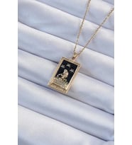 316L Çelik Zincir Altın Renk Zirkon Taşlı Siyah Mineli Kız Figürlü Tarot Kolye - TJ-BKO9227