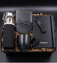 Kişiye Özel Siyah Defter & Siyah Suni Deri Erkek Cüzdan & Siyah Kartlık & Özel Kılıflı 500Ml Su Matarası & Siyah Anahtarlık & Siyah Kupa Hediye Seti