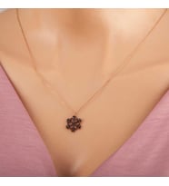 925 Ayar Gümüş Rose Siyah Taşlı Kar Tanesi Kadın Kolye