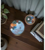 Mumelia Candles Öğretmenler Günü - Doğal Soya Gürgen & Akasya Kase Tasarım Mum Seti