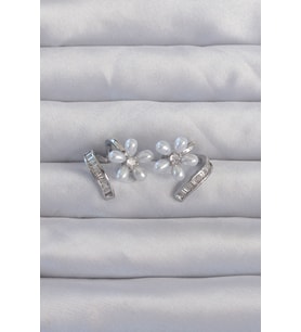 Pirinç Gümüş Renk Zirkon Taşlı Kıvrımlı İnci Çiçek Küpe TJ-BKP9276
