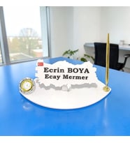 Doğal Beyaz Mermer Sümen Masa İsimliği Gold Detaylı Saat ve Kalemli