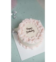 "Happy Birthday Yazılı Pembe Kremalı Butik Pasta MDF Tablo - Çerçevesiz Estetik Mutfak Panosu"