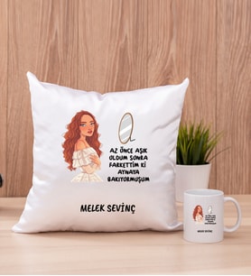 Kişiye Özel Az Önce Aşık Oldum Tasarım Esprili Kare Yastık ve Beyaz Kupa