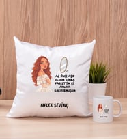 Kişiye Özel Az Önce Aşık Oldum Tasarım Esprili Kare Yastık ve Beyaz Kupa