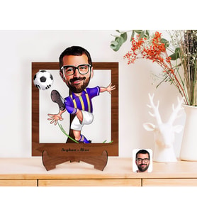 BK Gift Kişiye Özel Sarı Lacivert Futbolcu Karikatürlü Ahşap Standlı 3D Biblo-1 (Beyaz)