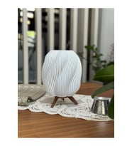 Modern Spiral Dekoratif Masa Lambası, LED Gece Işığı, Şık Tasarım (Krem)