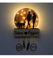 Lucenda Led Işıklı Pleksi Dolunay Kişiselleştirilebilir Biblo Silvia Köpek Gezdiren Çift Anahtar Askılığı (Sarı)