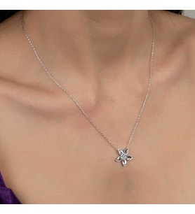 Swarovski Taşlı Gümüş Çiçek Bayan Kolye