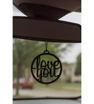 Yuvarlak Lazer Kesim "Love You" Araba Süsü  Siyah Metal Askılı Model  Dikiz Aynası İçin Dekor