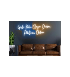 Güçlü Kadın Olayım Derken Pehlivan Oldum Yazılı Neon Tabela
