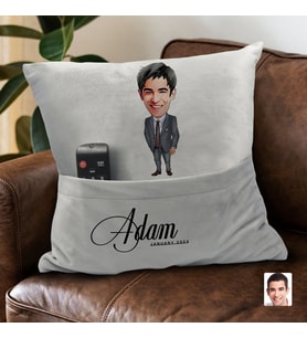 BK Gift Kişiye Özel Boss Baba Karikatür Tasarımlı Organizer Kumanda ve Atıştırmalık Cepli Gri Kırlent Yastık-7 Arkadaşa Hediye, Cepli Yastık