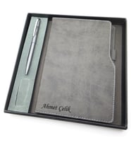 Signator® Codex  N233 Kişiye Özel Defterli Set - Scrikss İsme Özel Gri Kalem + İsme Özel Gri Defter  İsme Özel Kutusunda Hediyelik Set (Karışık)