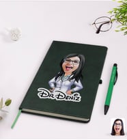 BK Gift Kişiye Özel Kadın Doktor Karikatürlü Yeşil Termo Deri Defter Kalem Seti Model 1