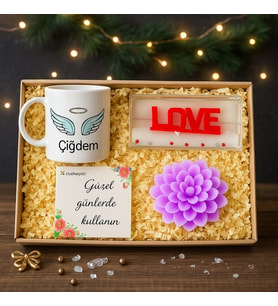 Kişiye Özel Melek Kanatlı Kupa Bardak Lotus Mum & Batmayan Love Küre Kutulu Hediye Seti