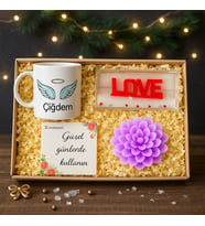 Kişiye Özel Melek Kanatlı Kupa Bardak Lotus Mum & Batmayan Love Küre Kutulu Hediye Seti