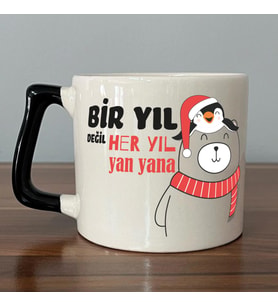 Bir Yıl Değil Her Yıl Yan Yana Penguen Baskılı Siyah Kulplu D Yılbaşı Kupası