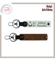 Kayınpedere Özel Hediye Ay Yıldız TC Temalı İsim & Soyisim Yazılı İkili Anahtarlık Seti, Beyaz-Kahve