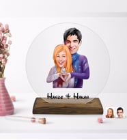 BK Gift Kişiye Özel Sevgililer Karikatürlü Yuvarlak Ahşap Standlı Biblo-89