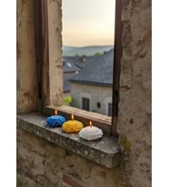 YILDIZ ÇİÇEĞİ 3'LÜ HEDİYELİK DEKORATİF HOŞ KOKULU PARAFİN WAX MUM (SARI + MAVİ + BEYAZ RENKLİ)