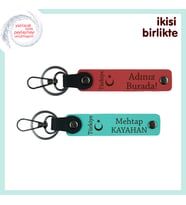 Askere Verilecek Hatıra – Ayyıldız ve Türkiye, İsme Özel Anahtarlık Takımı, Nar Çiçeği-Turkuaz