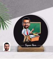 BK Gift Kişiye Özel Erkek Öğretmen Karikatürlü Yuvarlak Ahşap Biblo-1