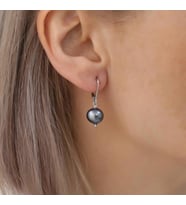 925 Ayar Gümüş Tavuskuşu Tatlısu İncisi Küpe-10mm