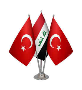 Masa Üstü Irak Bayrağı Türk Bayrağı Üçlü Krom Direk Masa Bayrak Seti