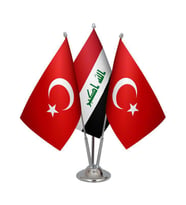 Masa Üstü Irak Bayrağı Türk Bayrağı Üçlü Krom Direk Masa Bayrak Seti