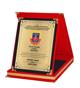 Jandarma Plaketi  Kişiye Özel Hizmet Anısı Plaketi – Kırmızı Kadife Kutu Veda Hatırası- 15X20