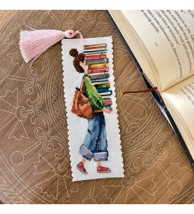 Seretamin Handmade Kitaplı Yürüyen Kız Kanaviçe Nakışlı Kitap Ayracı