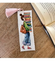 Seretamin Handmade Kitaplı Yürüyen Kız Kanaviçe Nakışlı Kitap Ayracı