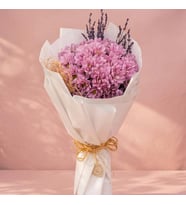 Beyaz Bukette Pembe Papatyalar