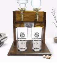 BK Gift Kişiye Özel Renkli Baskılı Ya Beyni Yoksa Tasarımlı İkili Rakı Bardağı ve Çift Musluklu Doğal Ahşap Rakı Standı-1 (Model 1)