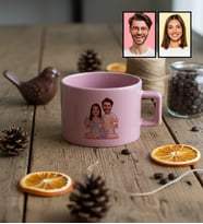 Kişiye Özel Karikatür Yemek Yapan Romantik Çift Lüks Pastel Fincan Sevgililer Günü Hediyesi