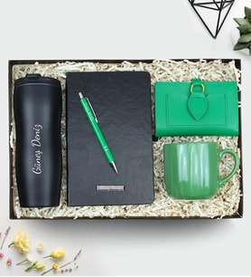 Kişiye Özel Klasik Model 400 ML Siyah Çelik Termos & Siyah Defter & Yeşil Yumuşak Deri Kartlık Cüzdan & Gümüş Renk Detaylı Yeşil Tükenmez Kalem & Yeşil Kupa Hediye Seti