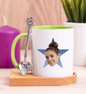 Kişiye Özel Mavi Yıldız Kafa Fotoğraflı Ahşap Altlıklı Yeşil Kupa Bardak