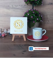 Gold Baş Harf Dekoratif Taş, Türk Kahvesi Fincanı Kırmızı İsme Özel Hediye (Model 1)