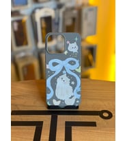 iPhone 15 Pro Max Uyumlu Özel Tasarım Sevimli Figürlü Deri Dokulu Telefon Kılıfı (Koyu Gri)