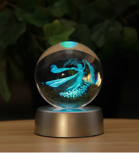 Işıklı ve 3D Boyutlu Kristalleşmiş Cam FROZEN ELSA Küre