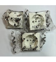 Viko 90950608 KARRE BEYAZ TOPRAKLI PRİZ Düğme/Kapak (Mekanizma Hariç) = 3 ADET